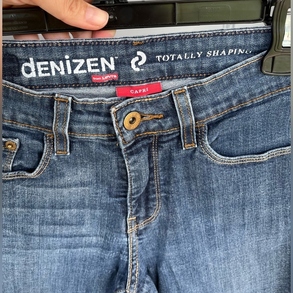 Denizen from Levi's Totally Shaping Capris Blue Jean Capri, Misses Size 4 - Picture 4 of 12